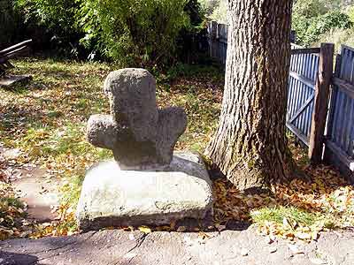 Козельский крест в советское время, на территории краеведческого музея.