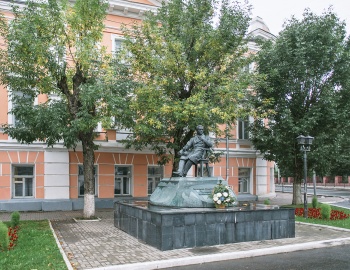 Памятник А.Л. Чижевскому