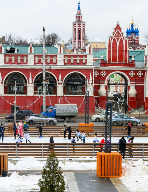 Покататься на самом атмосферном катке у Старого Торга
