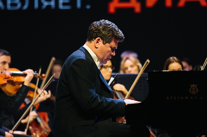 Виртуоз Денис Мацуев выступит на калужской сцене вместе с юными звездами мира классической музыки