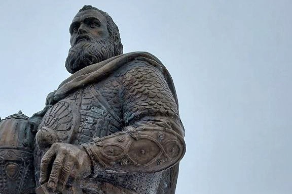 Памятник воеводе Михаилу Воротынскому открыли в посёлке, названном в его честь
