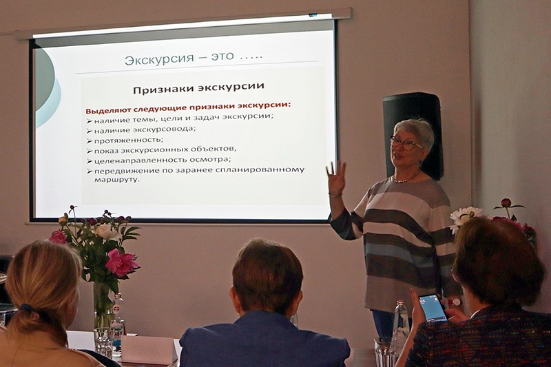 Восемь новых экскурсоводов представили общественности в областном визит-центре