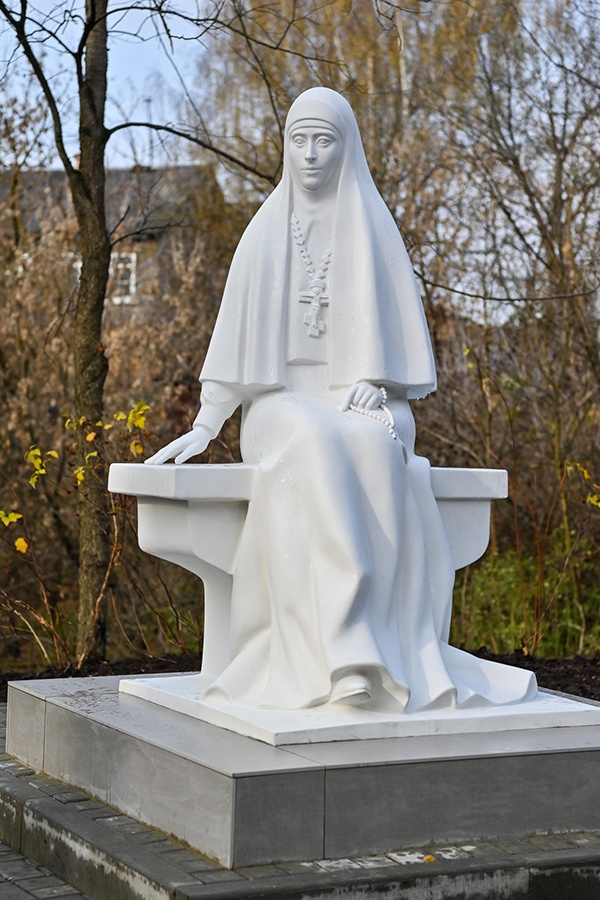 Памятник преподобномученице Елизавете Феодоровне