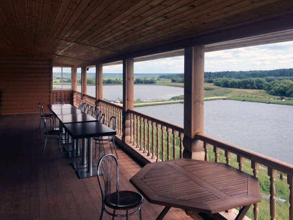 Вид с веранды кафе.