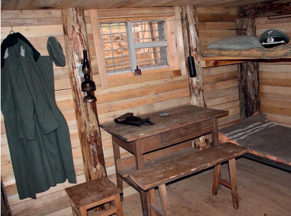 Внутри блиндажа