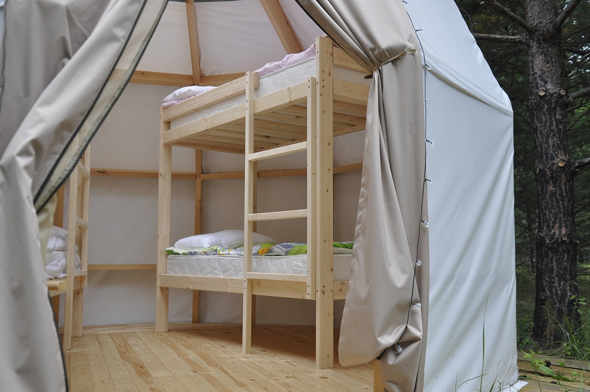 Внутри купольного домика