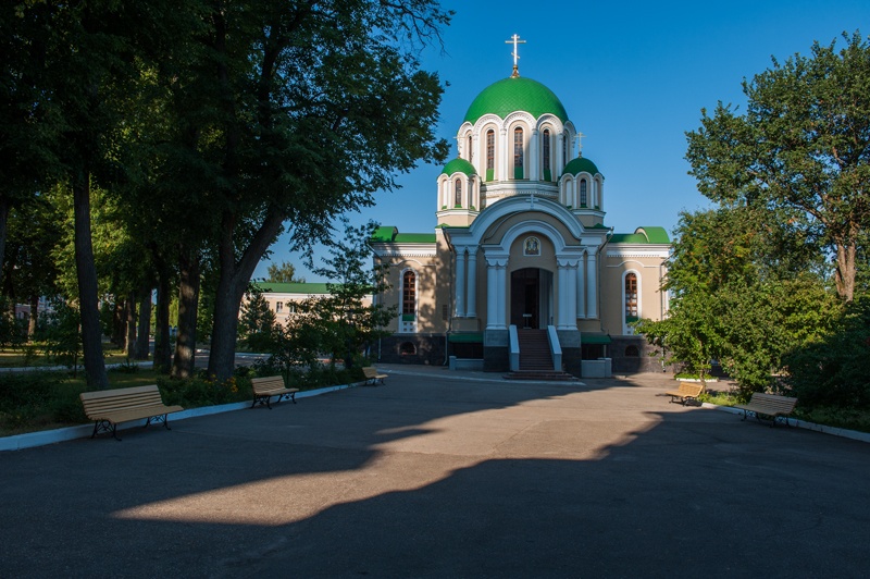 Преображенский собор монастыря, где хранятся мощи преподобного Тихона Медынского.
