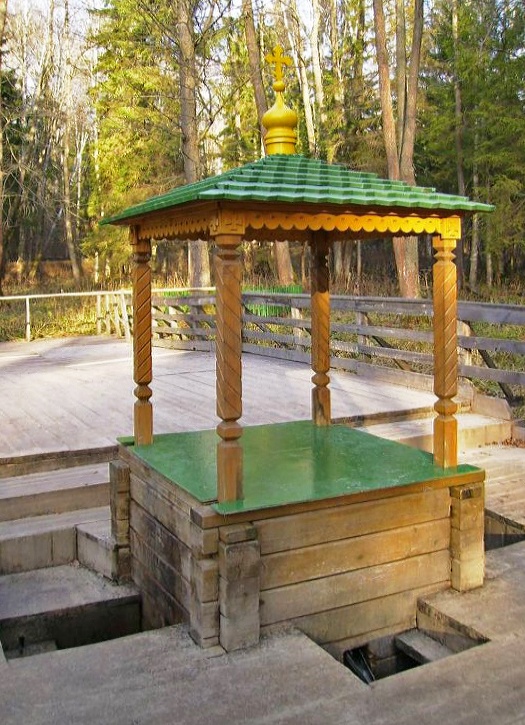 Святой колодец, вырытый преподобным Тихоном.