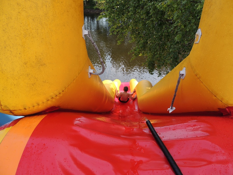 Горки аквапарка.