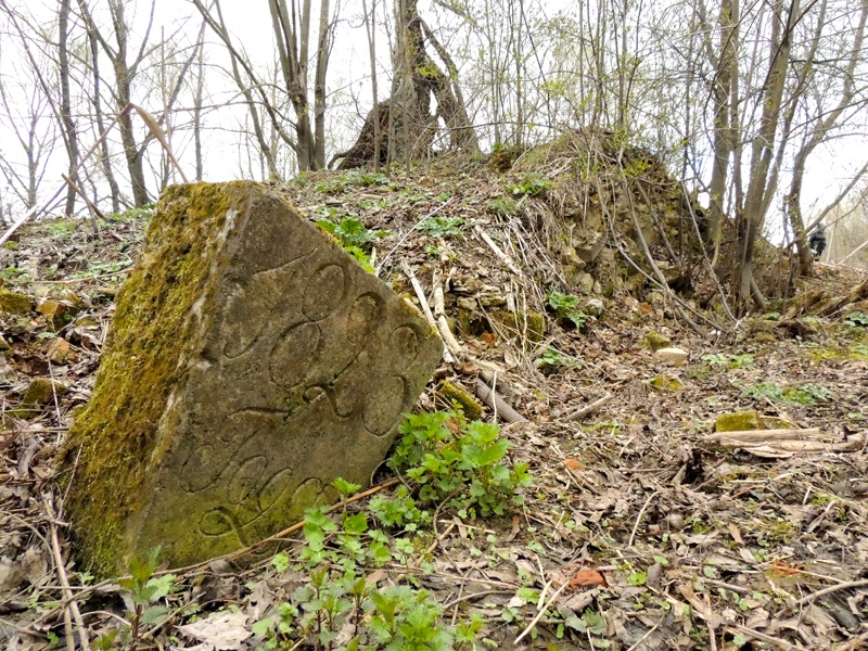 Руины Красного моста 1823 года постройки.