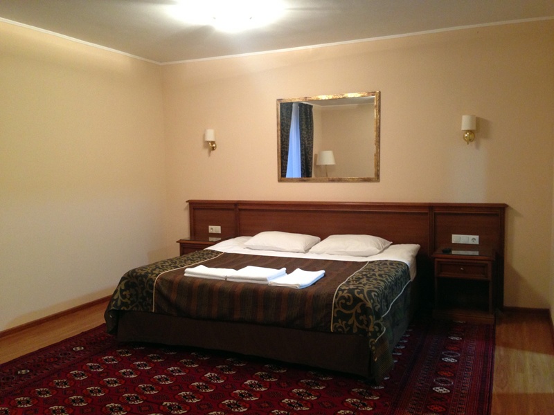 Спальная комната в двухуровневом Люксе.