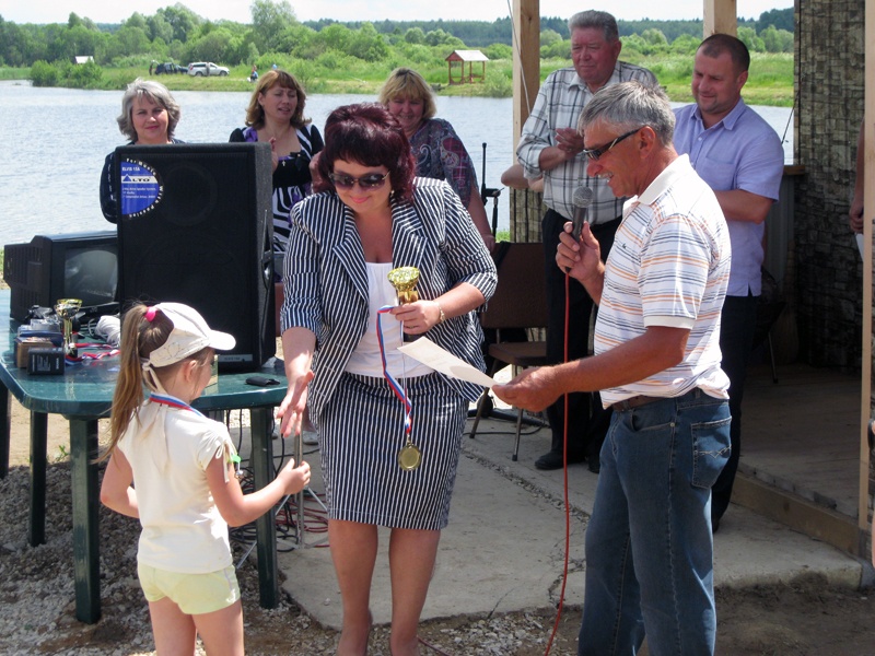 Награждение победителей рыболовных турниров в Мандрино