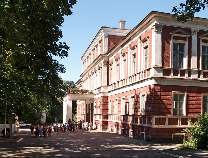 Современная жизнь бывшего Дворянского собрания.