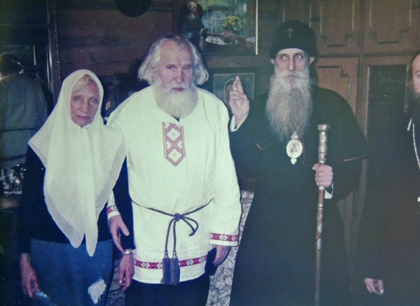 На фото в русской рубахе Игорь Алексеевич Солдатенков, коллекция которого стала основой музейного фонда.