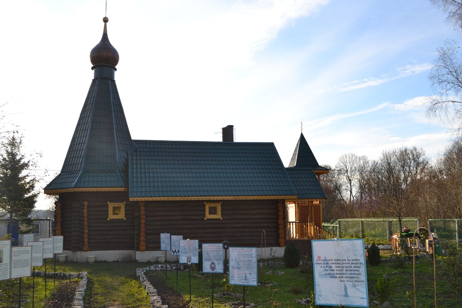 Храм в честь Собора преподобных Оптинских старцев.