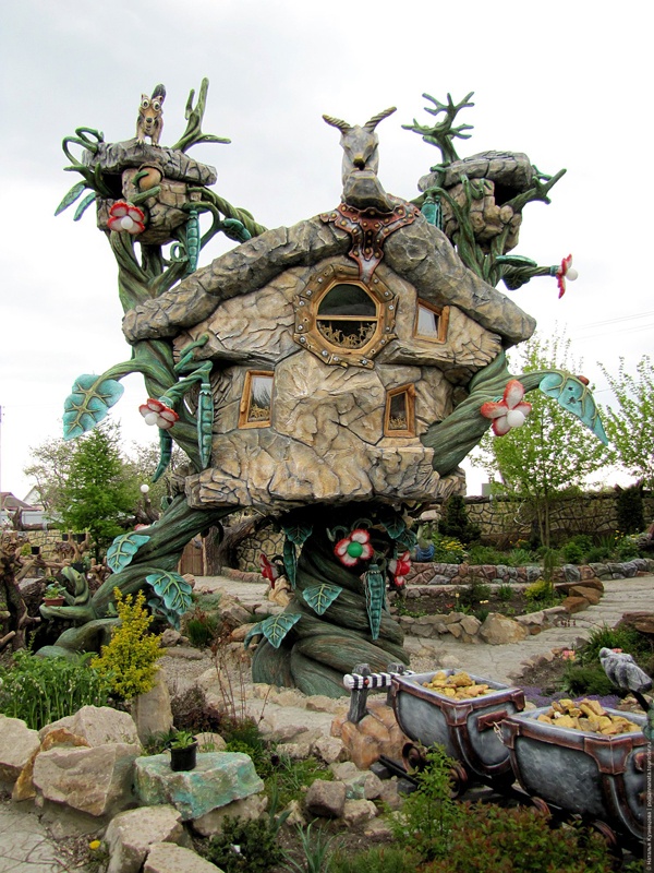 Домик на стебле.