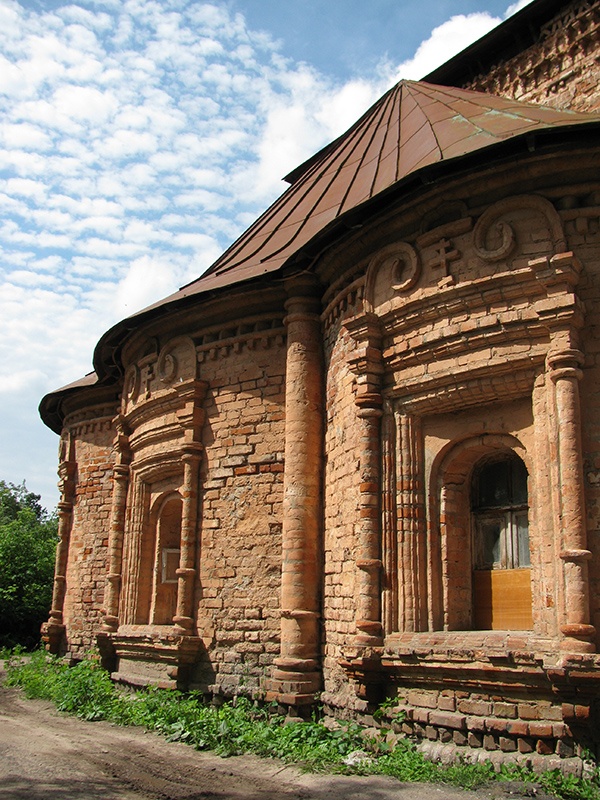 Алтарная часть храма в 2011 году.