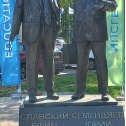 Памятник Ефиму Славскому и Юрию Семендяеву