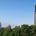Вид на монумент Победы и Косьмодемьянскую церковь.