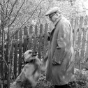 Паустовский с собакой Грозным. Таруса, 1961 год. Фото В. Кобликова
