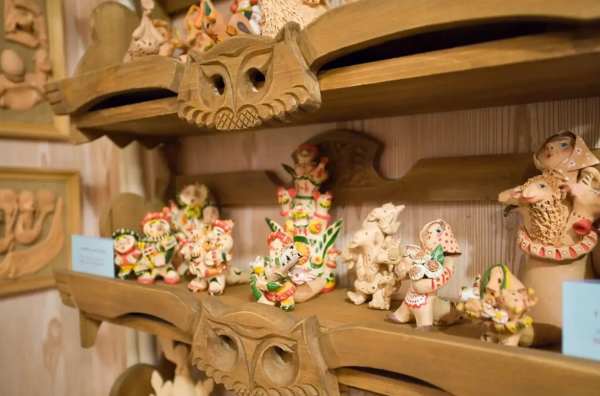 Выставка «Народный художественный промысел глиняной игрушки города Калуга»