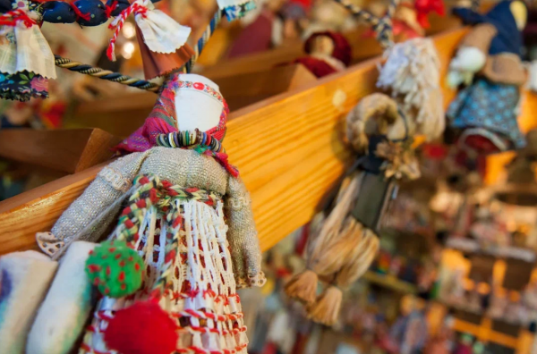 Выставка традиционных кукол и предметов свадебной обрядности