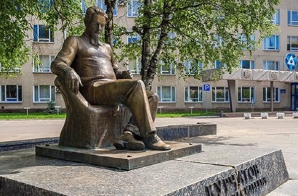Памятник Курчатову