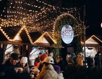 Новогодняя космическая ярмарка на сквере Чижевского