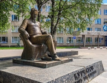 Памятник Курчатову