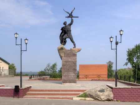 Памятник Владимиру Храброму в Малоярославце
