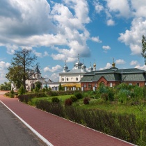 Монастыри