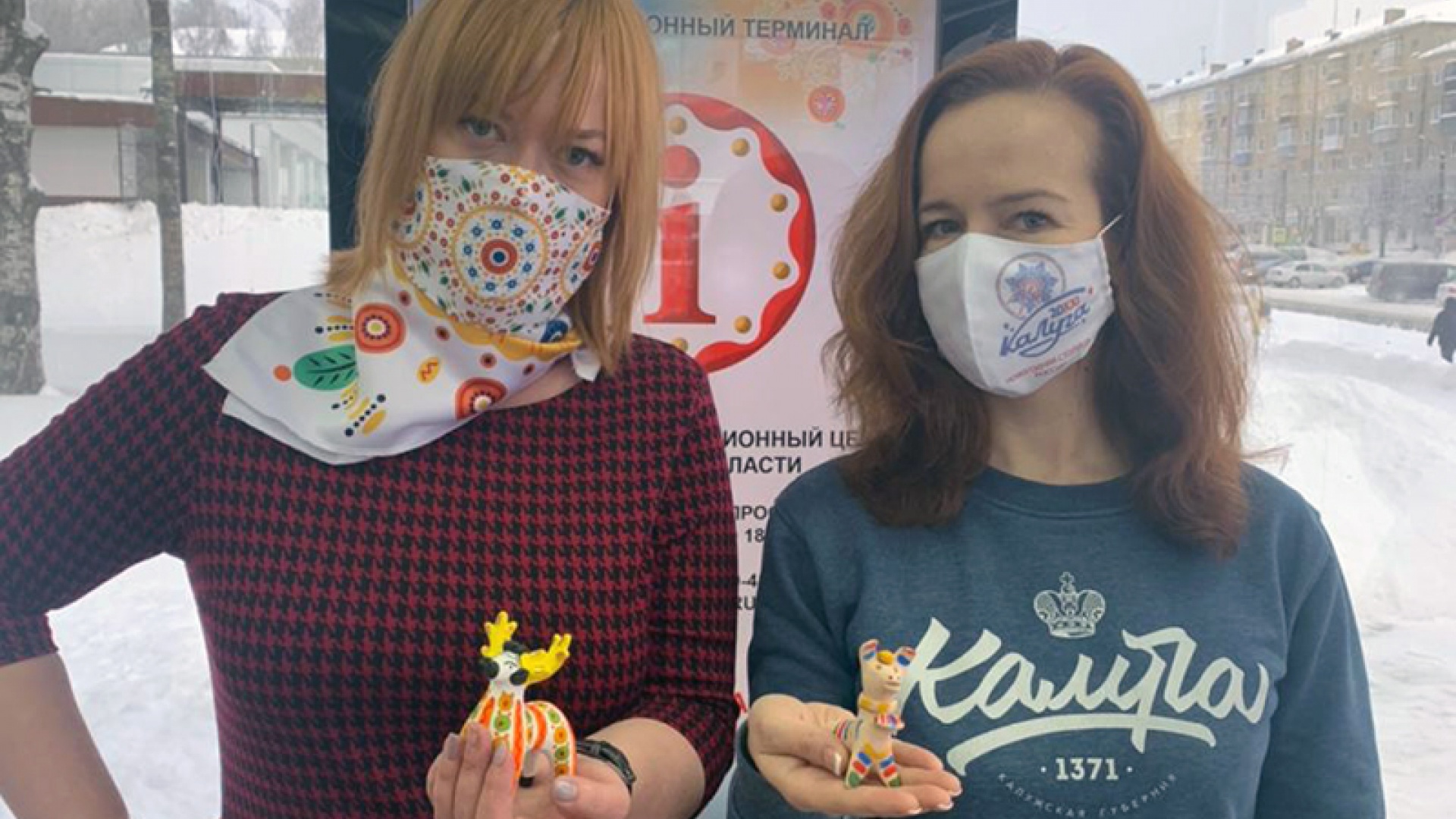 У здания туристско-информационного центра Кировской области