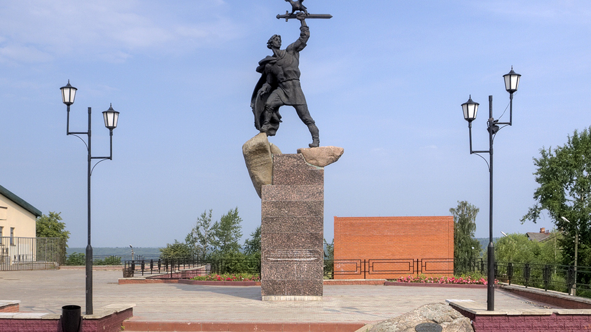 Памятник Владимиру Храброму в Малоярославце