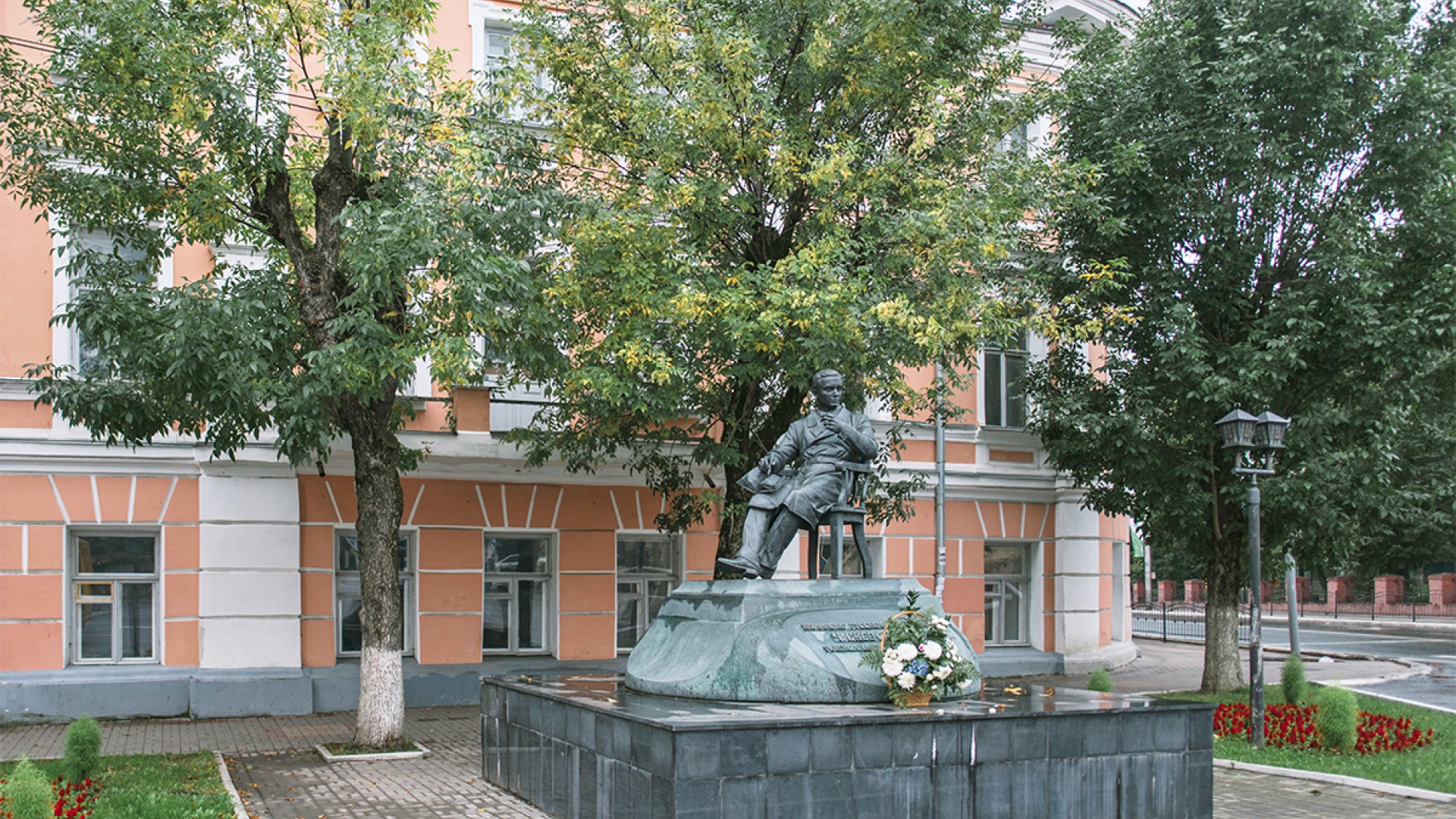 Памятник А.Л. Чижевскому