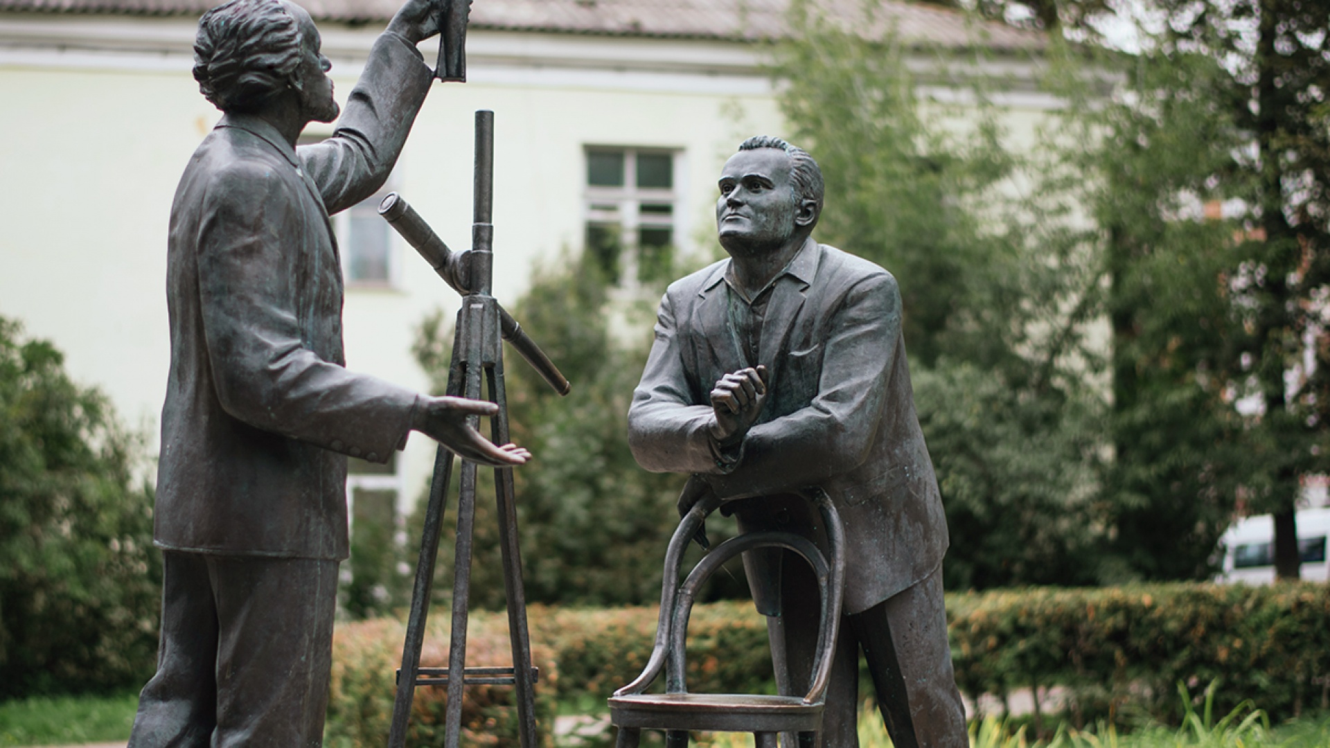 Скульптурная композиция «Встреча Королёва и Циолковского»