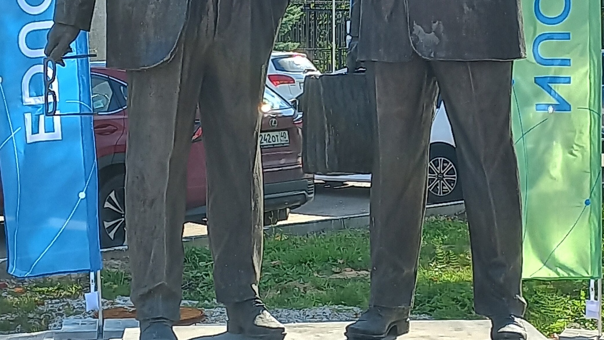 Памятник Ефиму Славскому и Юрию Семендяеву