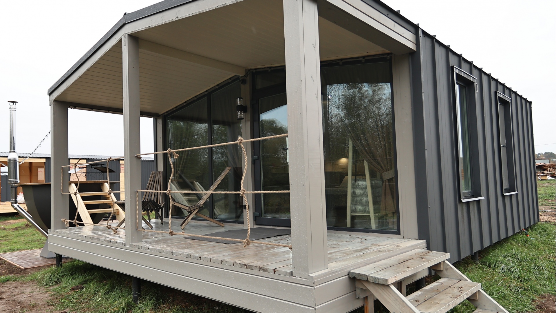 Глэмпинг у реки «Эмпирей»