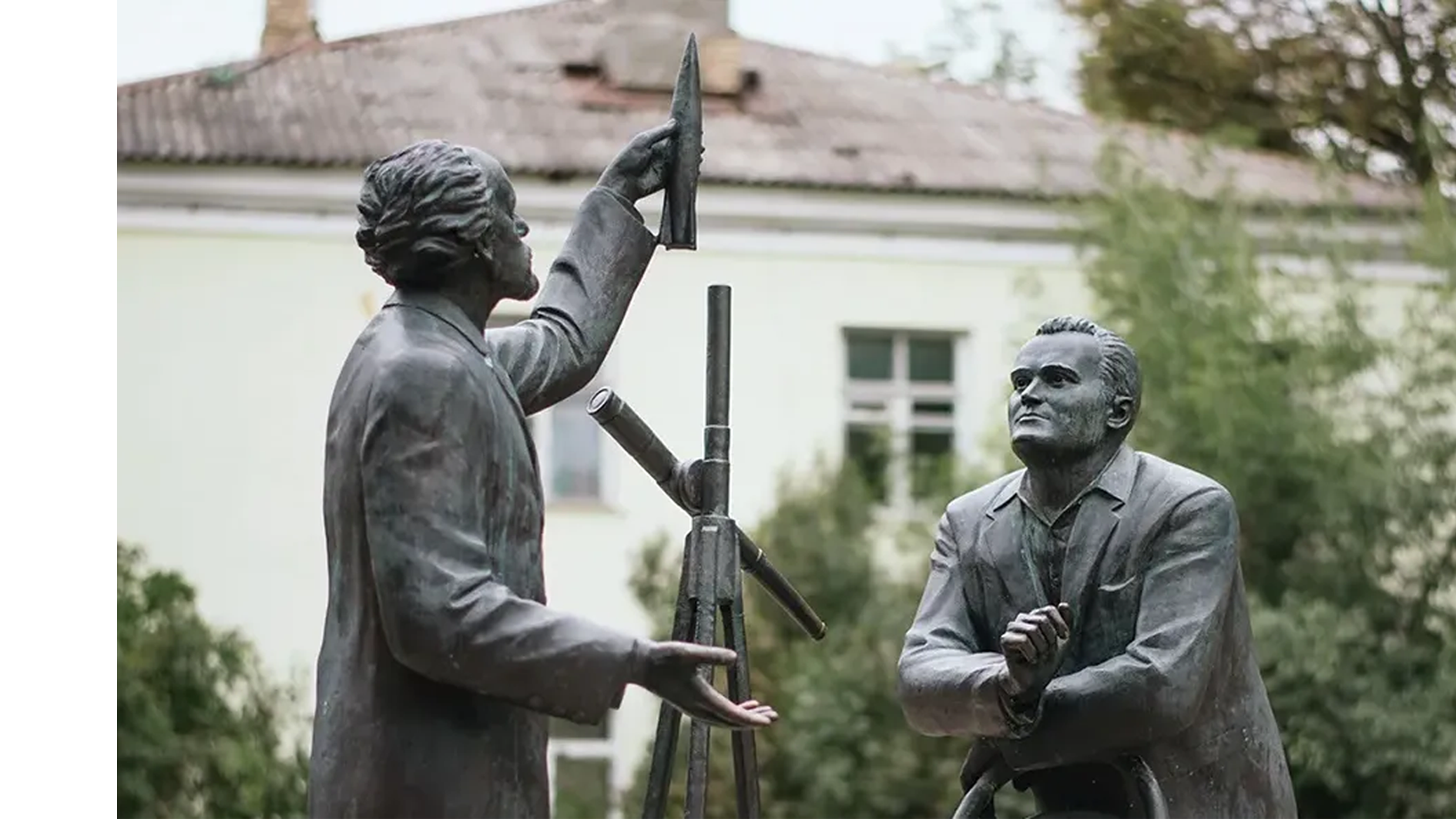 Памятник «Встреча Королёва и Циолковского»